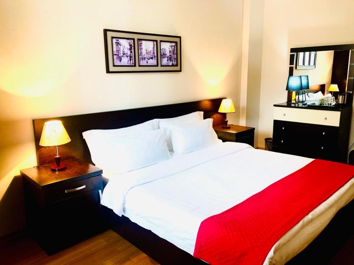 Hotel Aisi Batumi Esterno foto