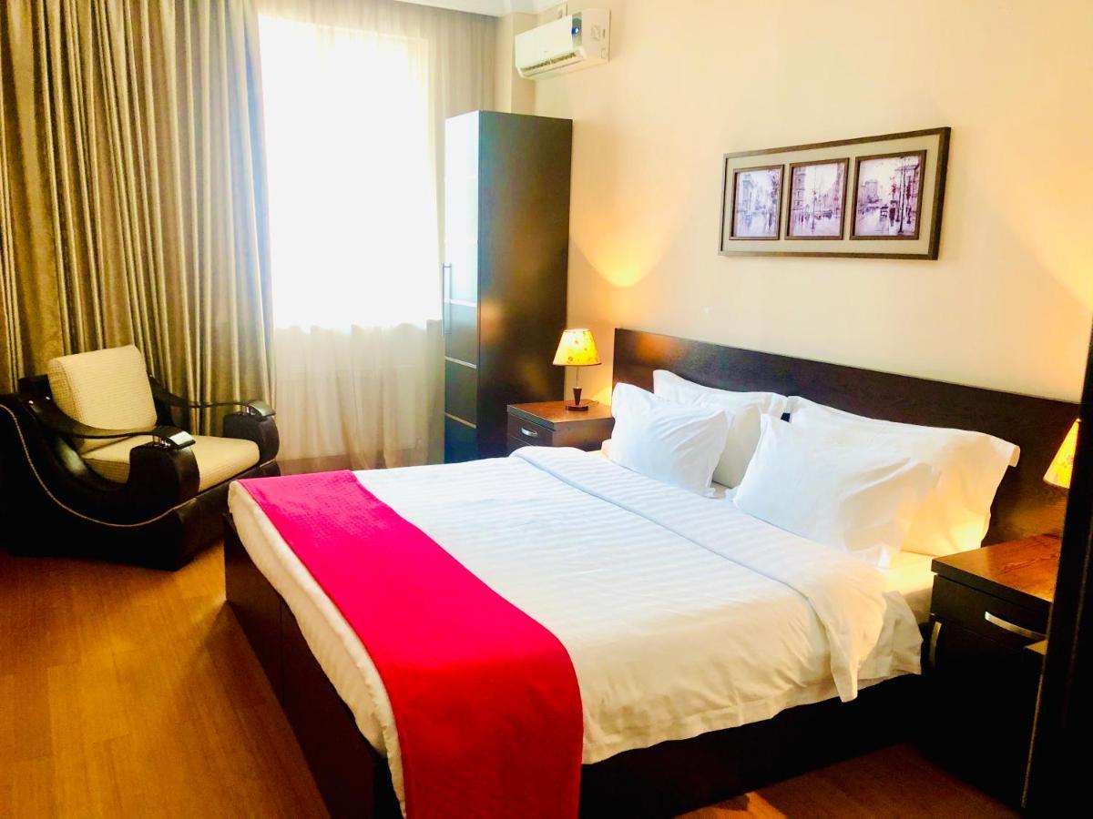 Hotel Aisi Batumi Esterno foto