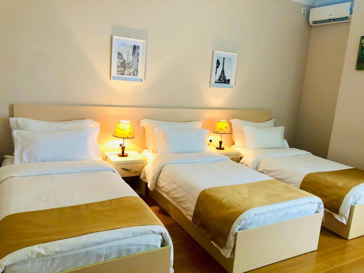 Hotel Aisi Batumi Esterno foto