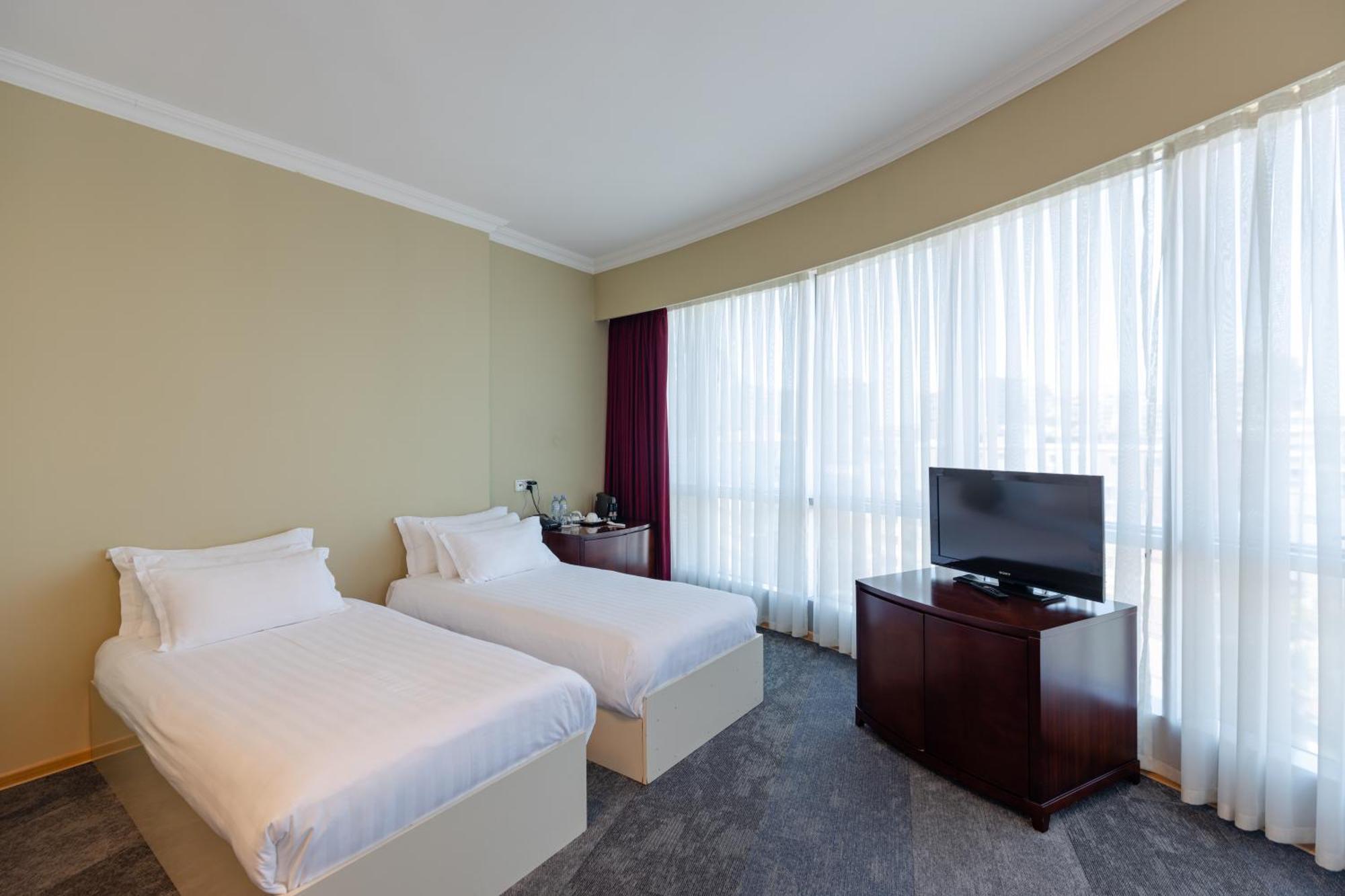 Hotel Aisi Batumi Esterno foto
