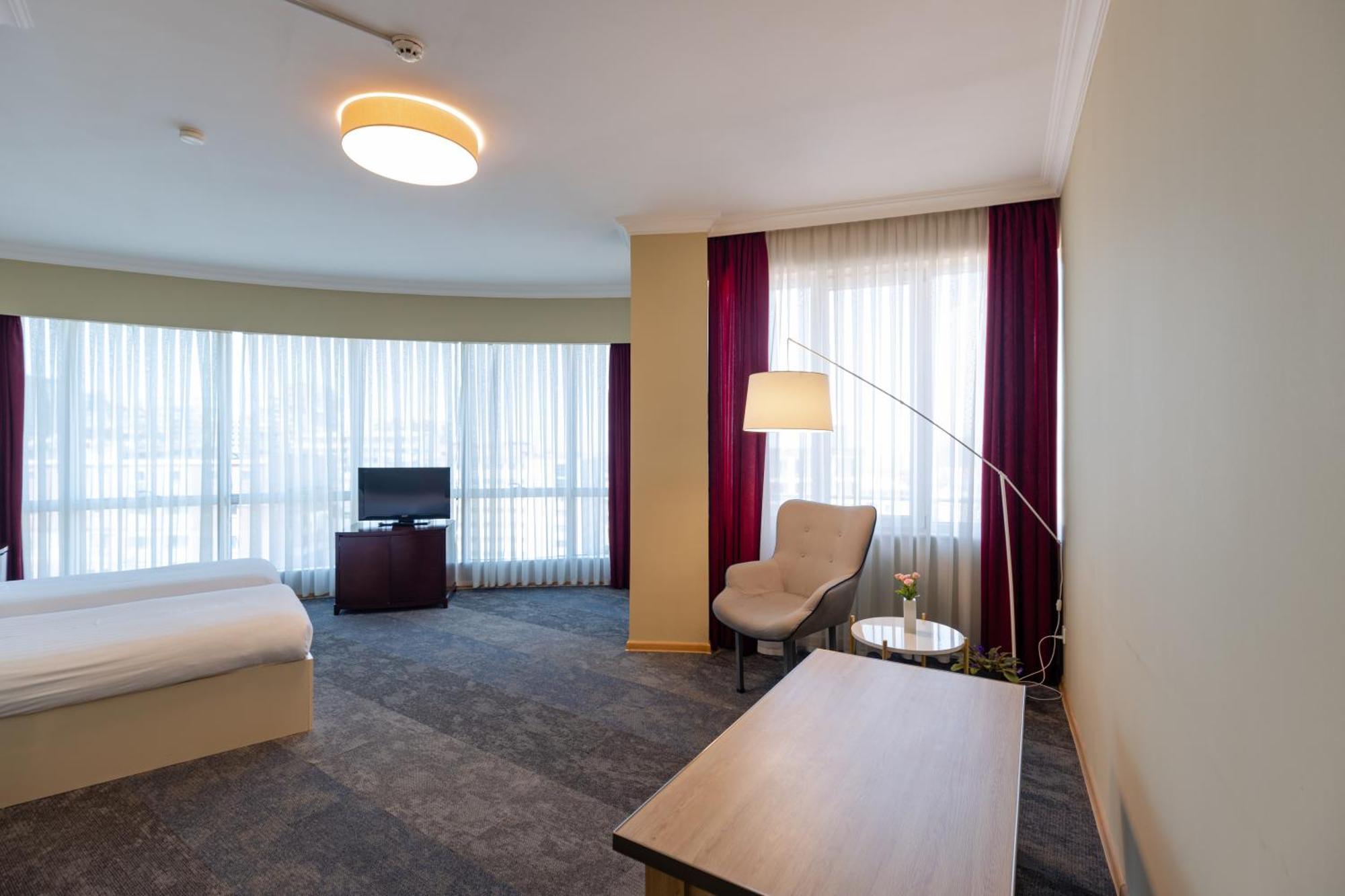 Hotel Aisi Batumi Esterno foto