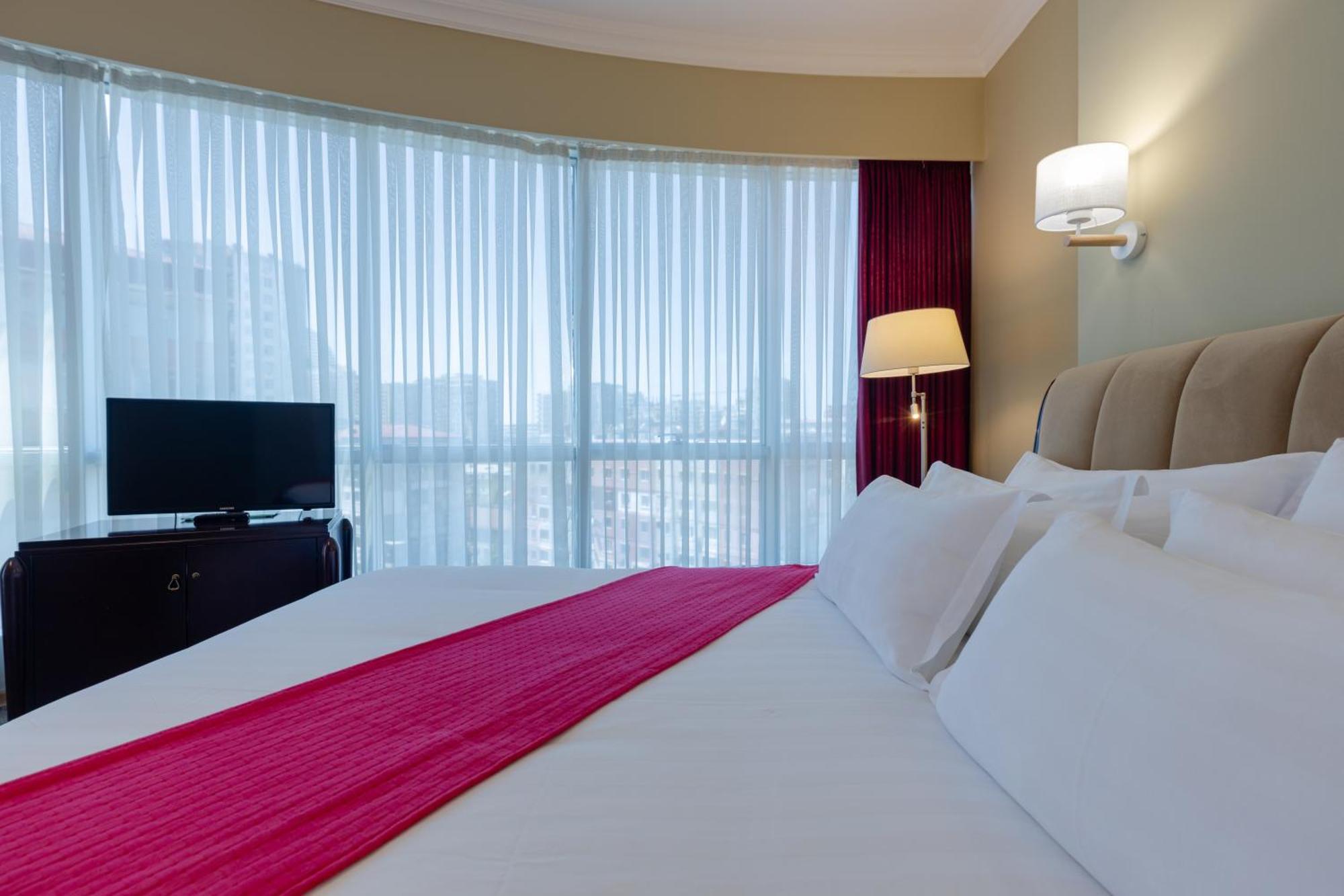 Hotel Aisi Batumi Esterno foto