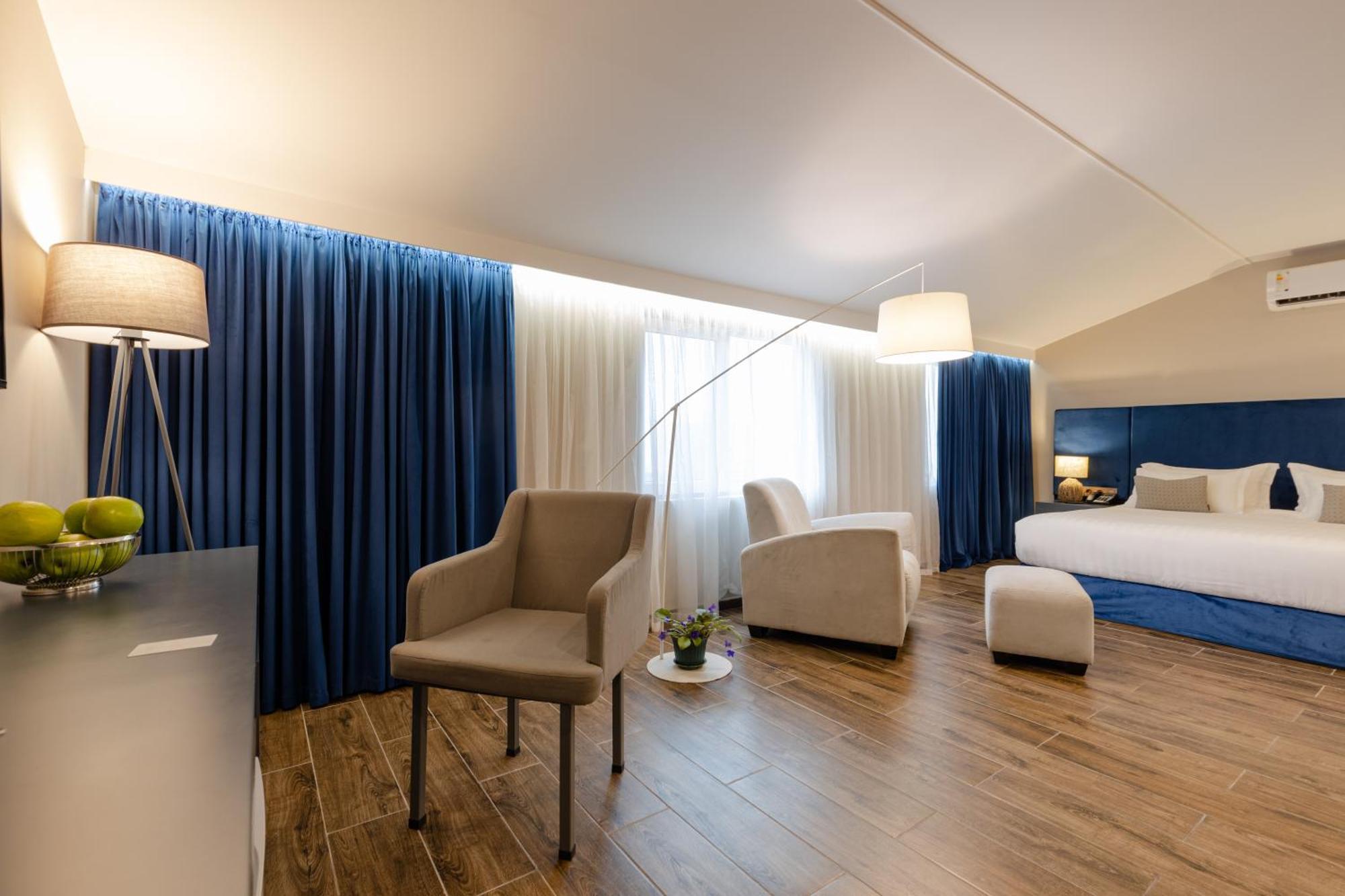 Hotel Aisi Batumi Esterno foto