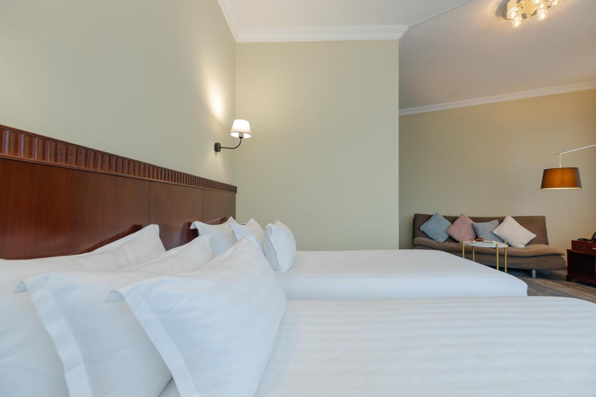 Hotel Aisi Batumi Esterno foto