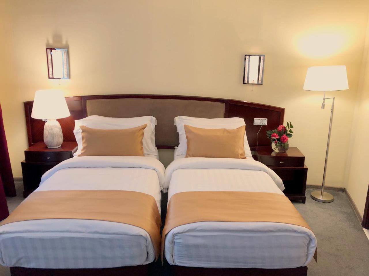 Hotel Aisi Batumi Esterno foto