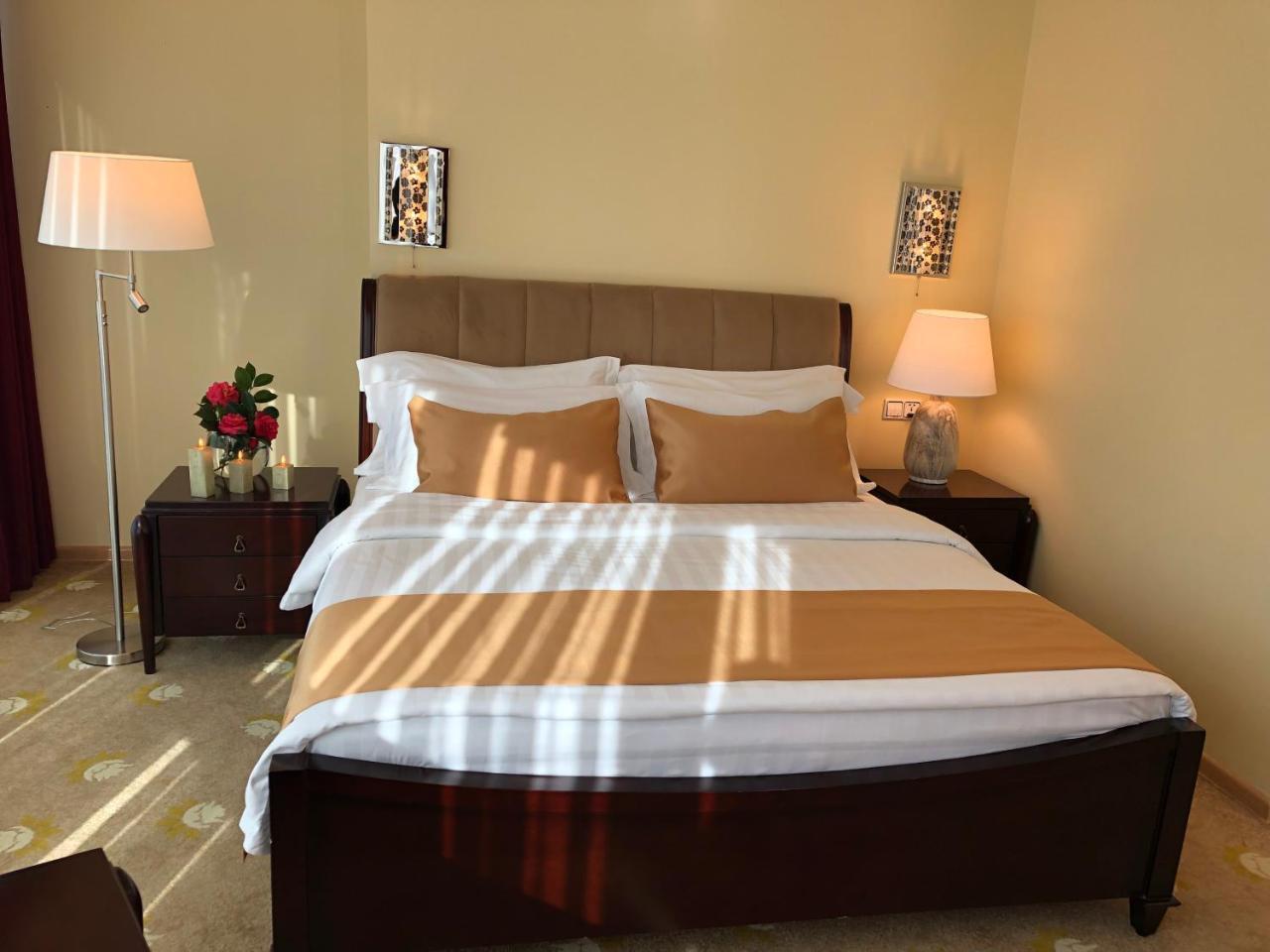 Hotel Aisi Batumi Esterno foto
