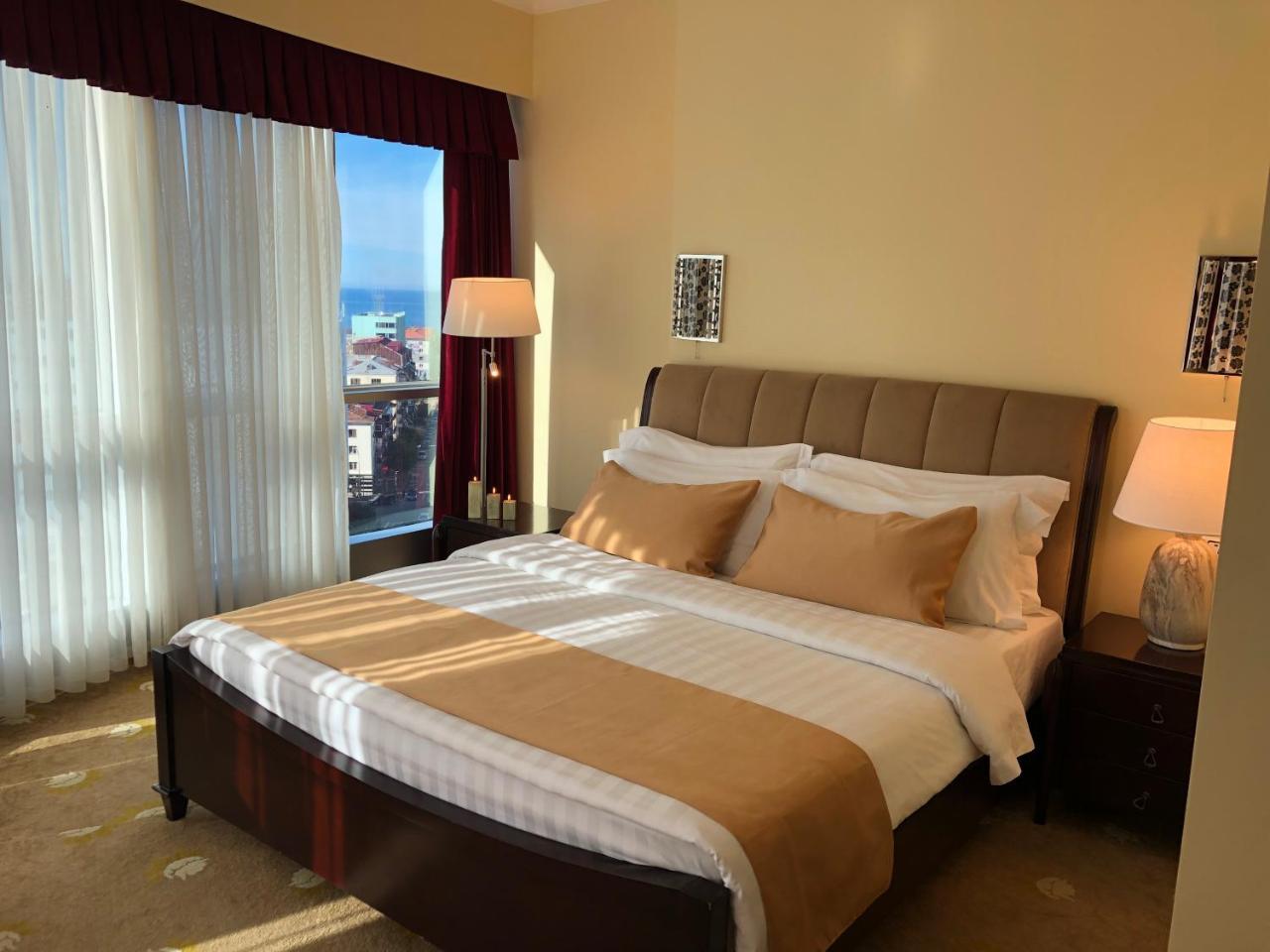 Hotel Aisi Batumi Esterno foto
