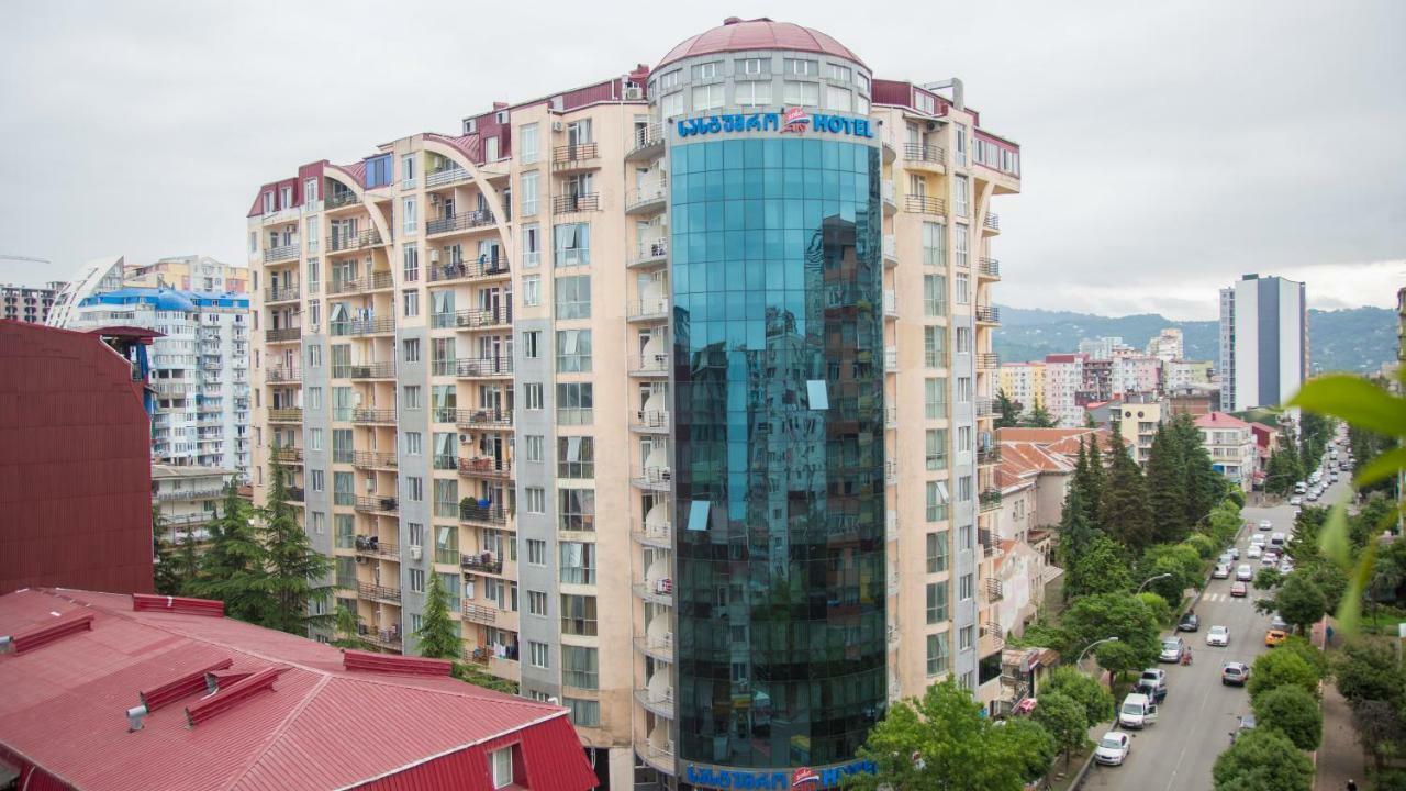 Hotel Aisi Batumi Esterno foto