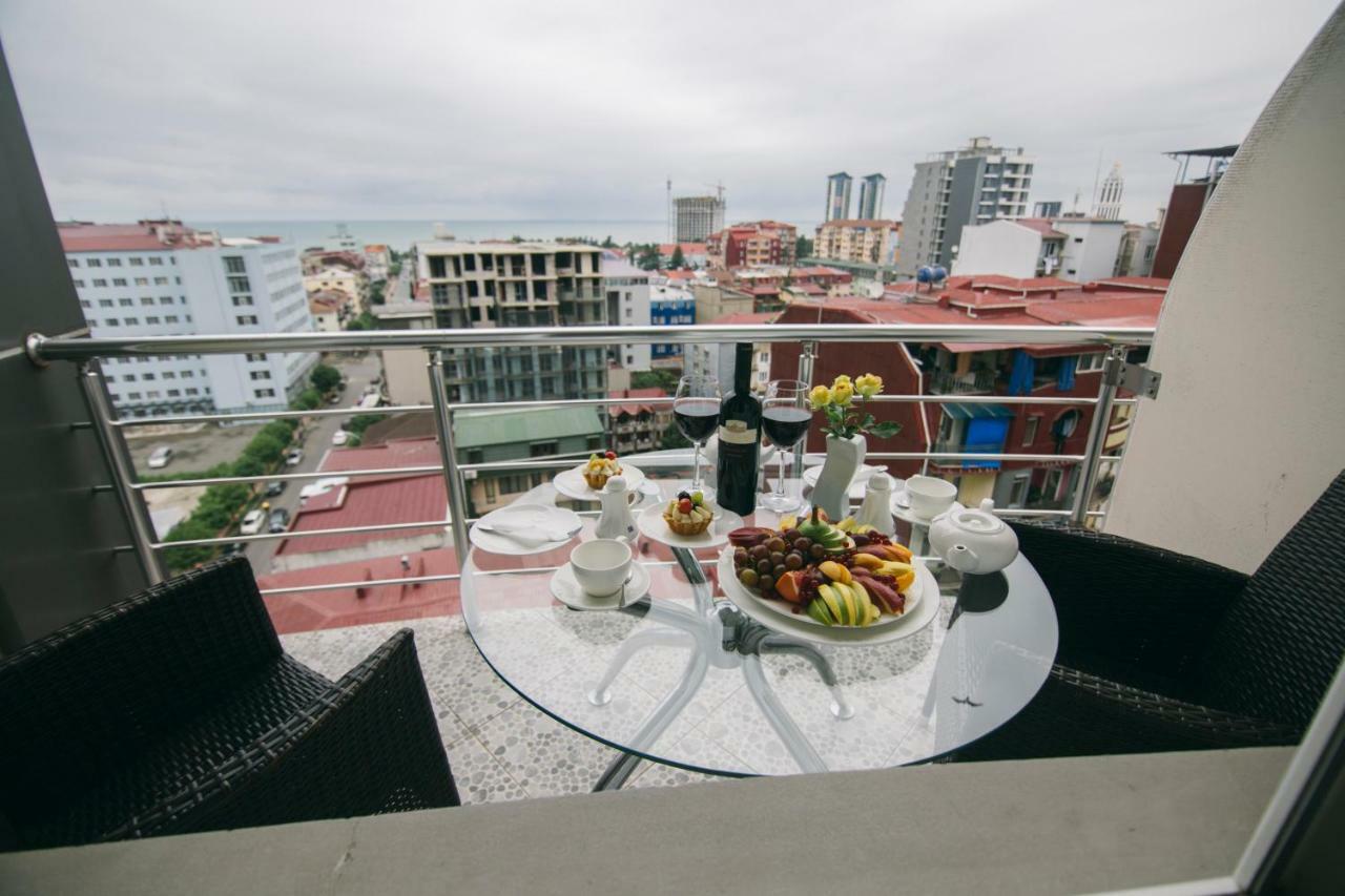 Hotel Aisi Batumi Esterno foto