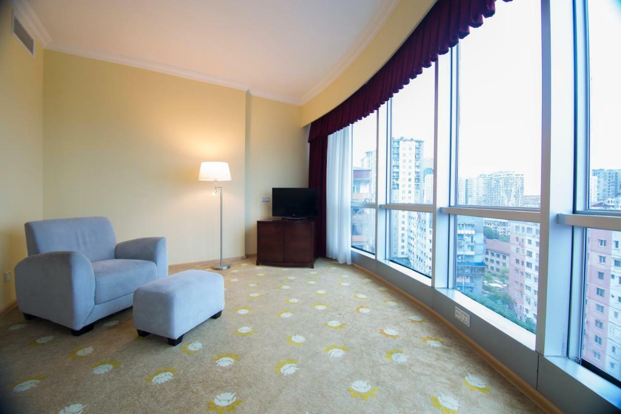 Hotel Aisi Batumi Esterno foto